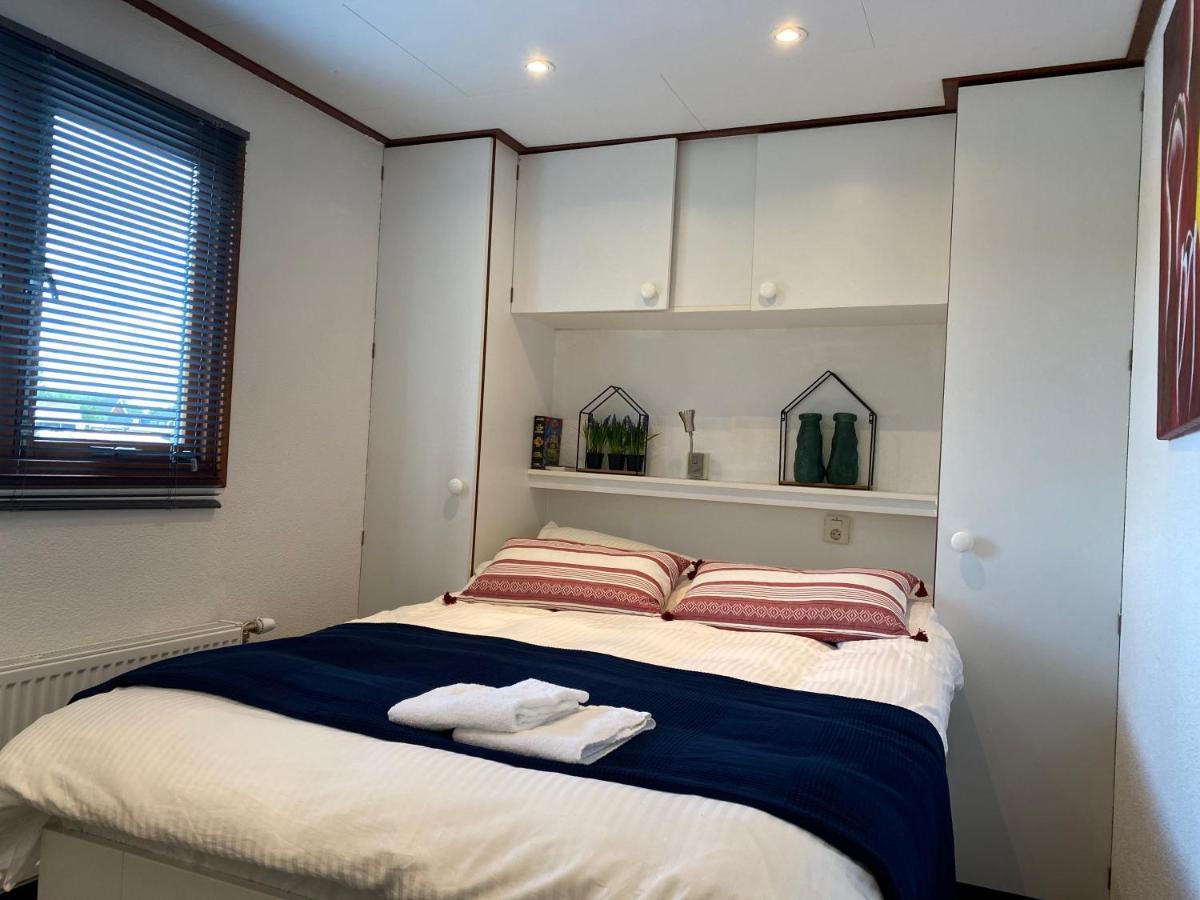 Hotel C'Est La Vie Houseboat Nederhorst den Berg Exterior foto