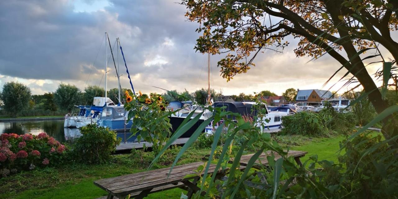 Hotel C'Est La Vie Houseboat Nederhorst den Berg Exterior foto