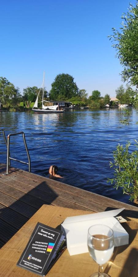 Hotel C'Est La Vie Houseboat Nederhorst den Berg Exterior foto
